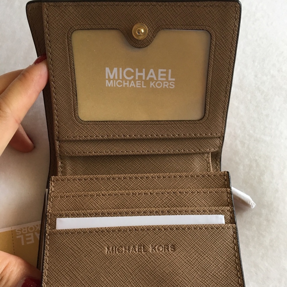 ❣️MK SALE❣️ MK Mercer Carryall Card Case Wallet - Picture 3 of 5